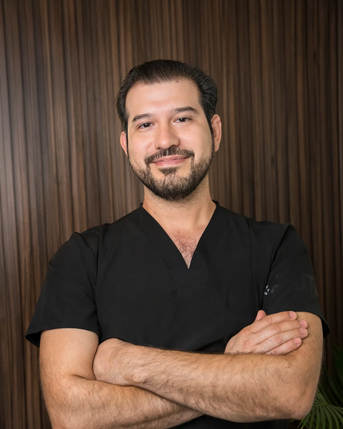 Retrato del MVZ Agustín Treviño en el Hospital Veterinario San Agustín